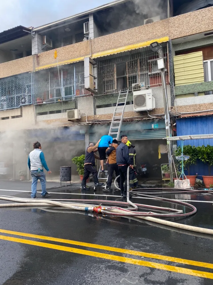 2人皆平安脫困。讀者提供