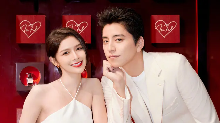 王大陸（右）和蔡卓宜去年分手。翻攝王大陸微博