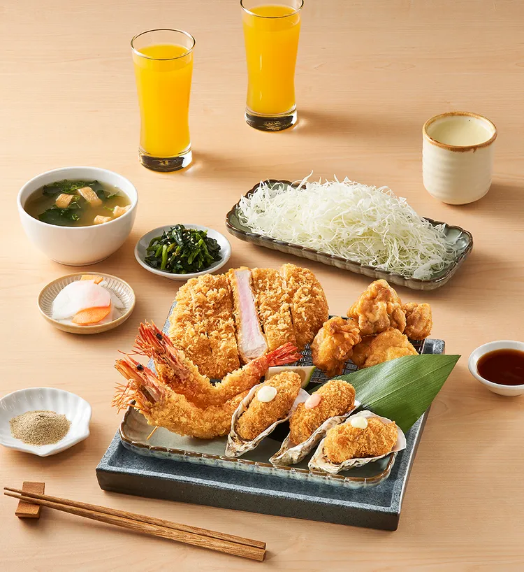 2月底前到「品田牧場」消費季節限定「豪華海陸雙人套餐」，也可獲贈限量「龍寶抽抽卡」，最大獎能免費享用338元的套餐一客。業者提供