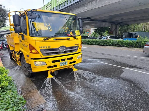 深坑大火|北市水車4區灑水抑塵 環保局採樣空氣查戴奧辛