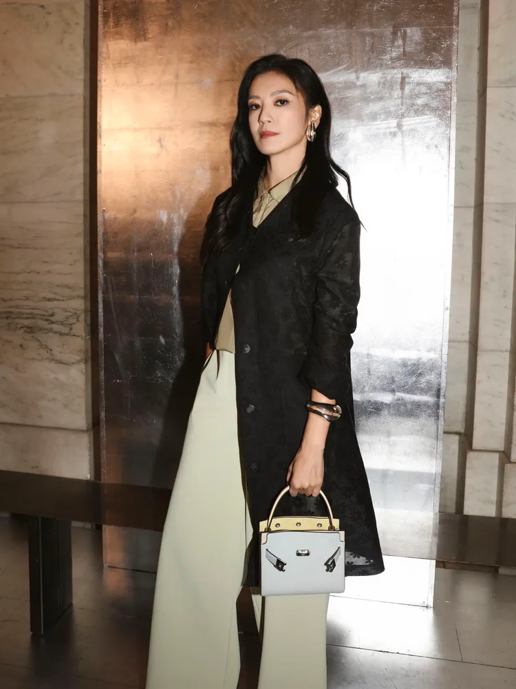 林熙蕾以一身知性裝扮現身秀場。品牌提供