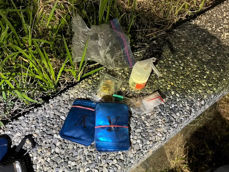 警方查扣相關證物。翻攝畫面