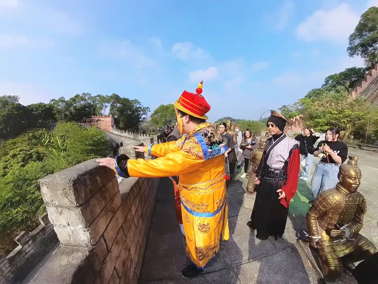 不少人以為黃明志真的跑到北京拍MV，實則全程都在台南取景。林務局長提供