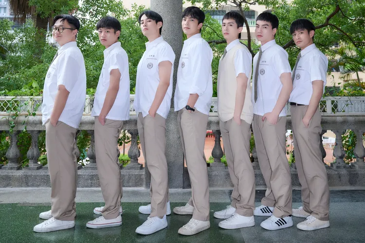 譚善謙（左起）、謝章穎、徐鈞浩、曾敬驊、石知田、張洛偍、黃禮豐。一諾影視提供