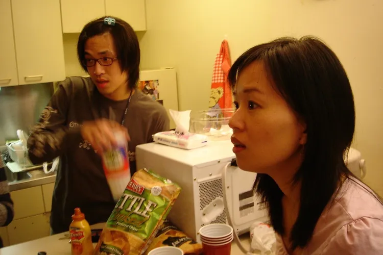 蘇巧慧（右）20年前與沈伯洋（左）在美國留學的珍貴畫面。蘇巧慧辦公室提供