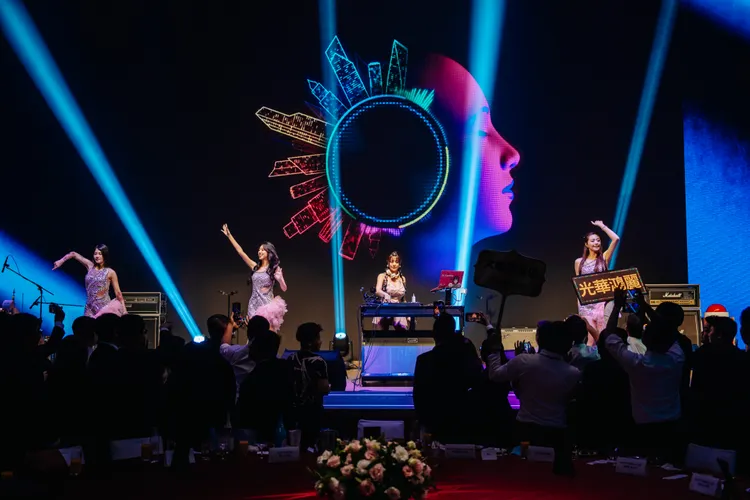 DJ Candice x惡魔舞團帶來的甜辣熱舞派對。寬寬整合行銷提供