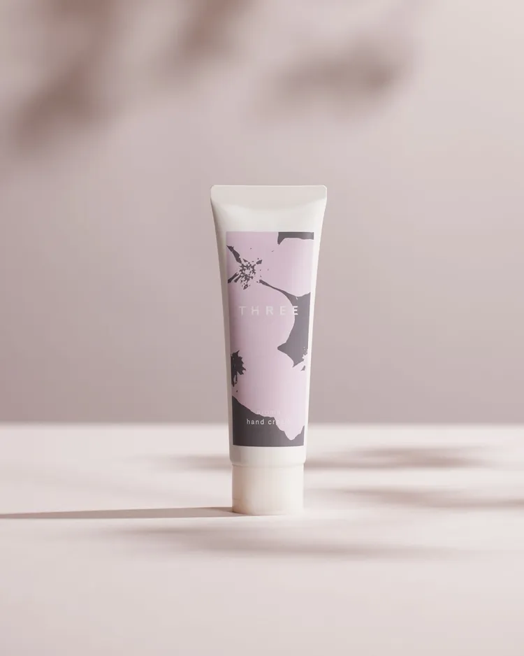 THREE城中之櫻Aroma護手霜，50g／1200元。品牌提供