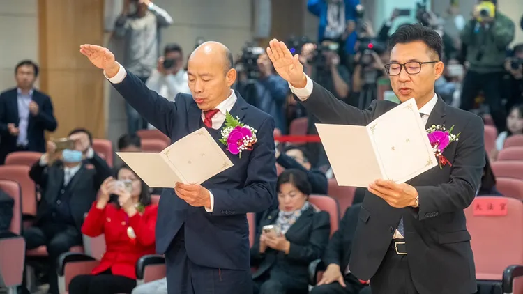 韓國瑜（前排左）與江啟臣（前排右）當選立院正副院長。翻攝自韓國瑜臉書