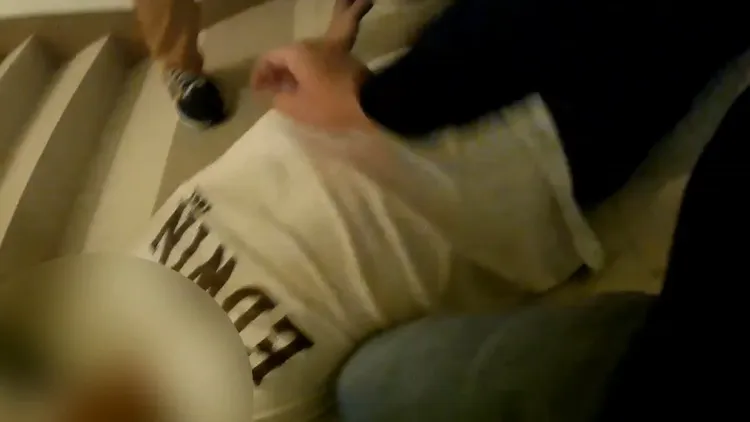 警方制伏嫌犯。桃園警分局提供