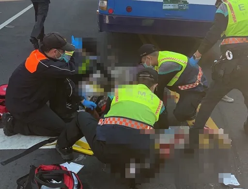 行人地狱再添冤魂！彰化夫妇牵手过马路　遭客运撞击夫死妻断肢