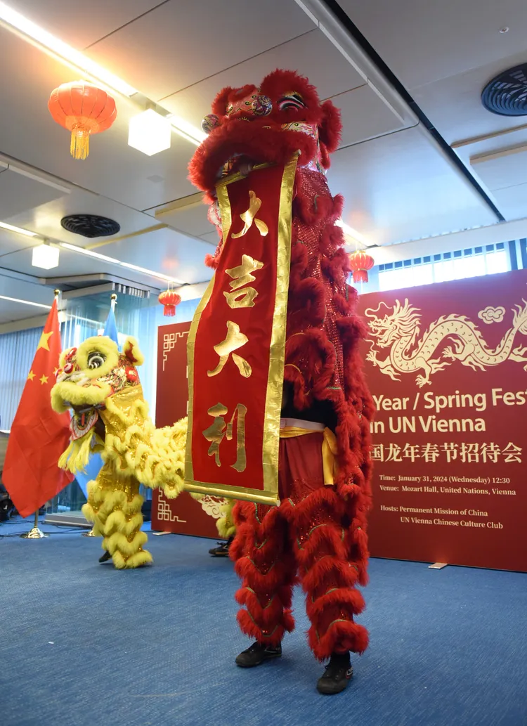 祝大家大吉大利！新華社