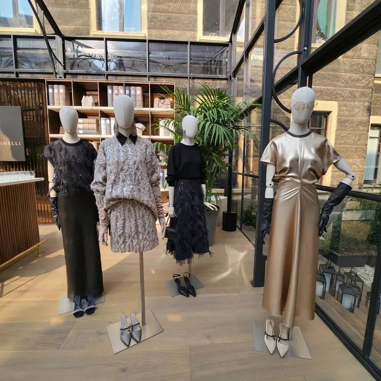 Brunello Cucinelli此次大多運用耐看的灰色、大地色帶出迷人韻味。品牌提供