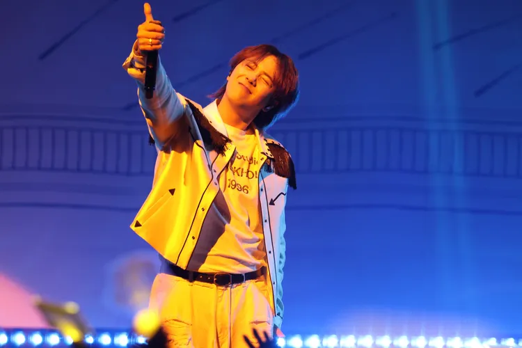 李洪基對台灣粉絲的應援比出大大的讚。彭欣偉攝