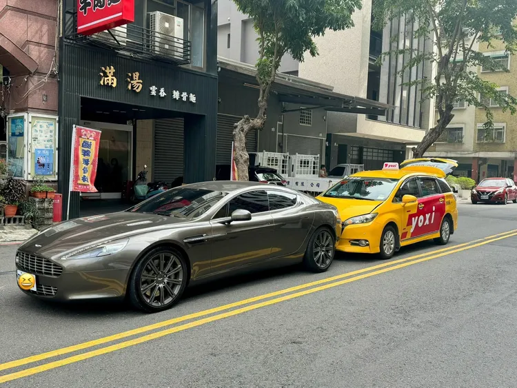 小黃司機「刮中」千萬超跑，年關難過。翻攝自臉書「爆廢1公社」