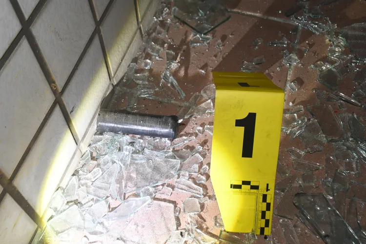 現場查獲的爆裂物。民眾提供