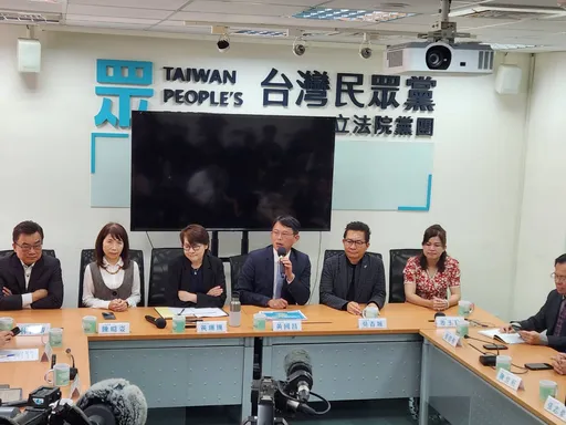 挨酸不懂議事規則！黃國昌拒回應　反諷綠黨團只是政府護航大隊