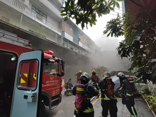 深坑大火刺鼻味！雙北都受害　蔣萬安急發5點：關門窗戴口罩