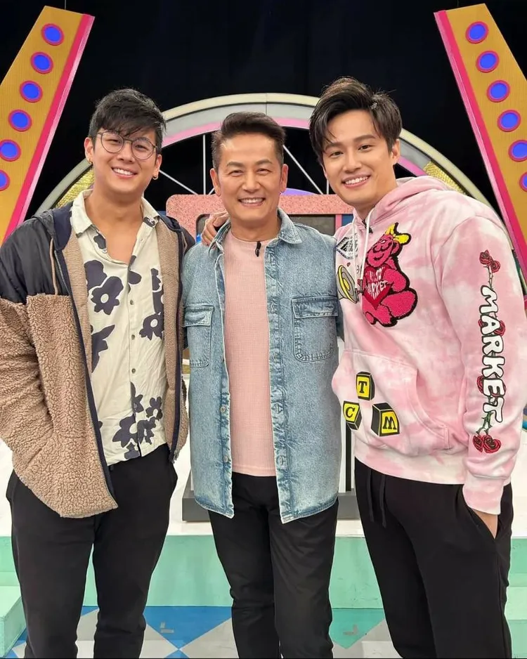 徐乃麟（中）與長子徐新洋（右）、老么徐廷墉等相處融洽。翻攝徐乃麟臉書