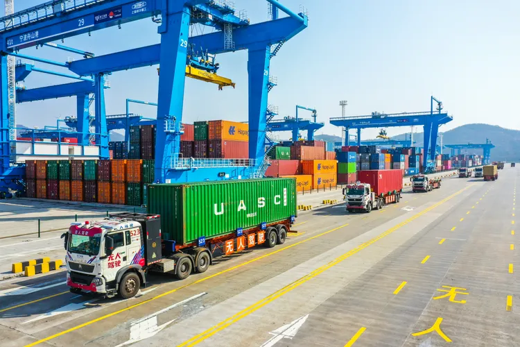 浙江省舟山市甬舟集裝箱碼頭。新華社