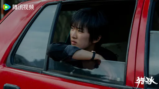 「華為公主」扮警察爛演技挨批!被疑「帶資進組」導演罵靠