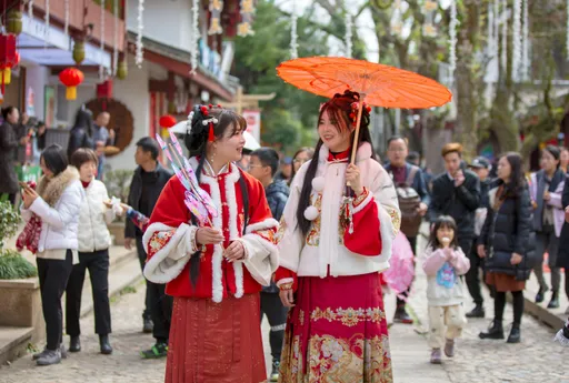 「 新中式」走俏 「國潮風」帶火中國過年消費