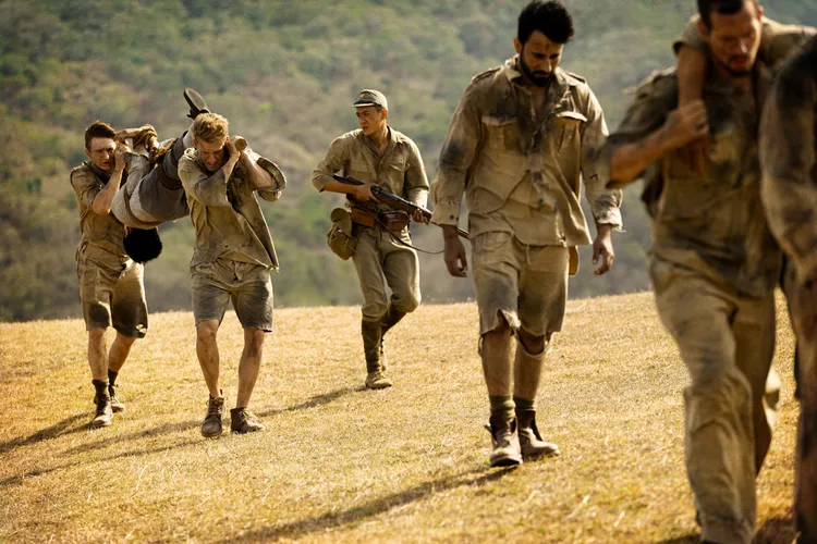 《聽海湧》是首部以臺灣人為視角拍攝的二戰影集，勾勒罕為人知的臺籍戰俘監視員悲愴的生存血淚史。公視提供