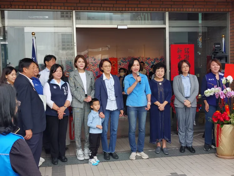 國民黨不分區立委柯志恩、陳菁徽、林倩綺4日在高雄市黨部成立聯合服務處。凃建豐攝