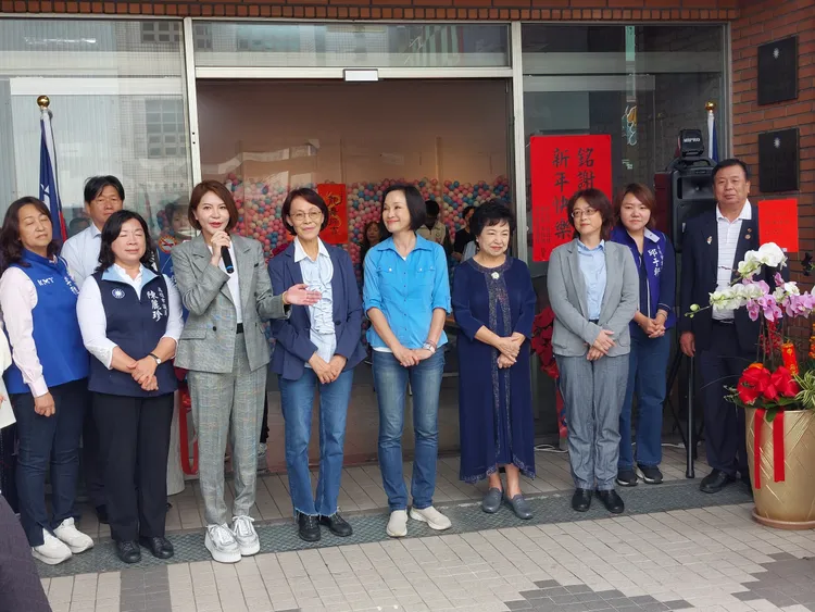 國民黨不分區立委柯志恩、陳菁徽、林倩綺4日在高雄市黨部成立聯合服務處。凃建豐攝