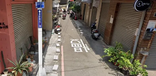 逢甲商圈雞排店旁放這東西阻違停 卻害女大生摔斷4顆牙!判賠47萬