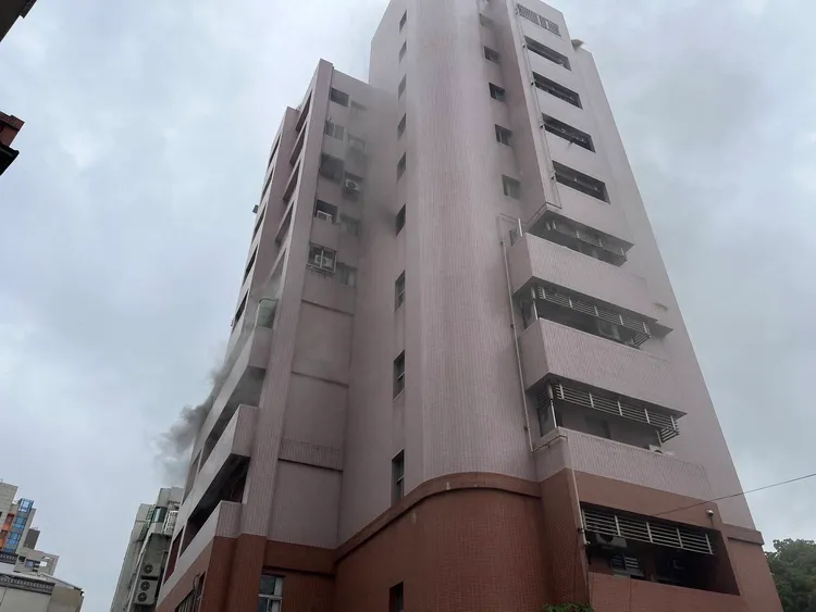 蘭雅派出所5樓火警。翻攝畫面