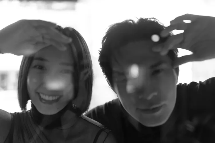 夫妻倆結婚不搞鑽戒那套。青春期提供