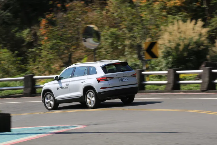 Kodiaq不僅車頭反應堪稱靈活，懸吊的支撐性也堪稱在水準之上。林浩昇攝