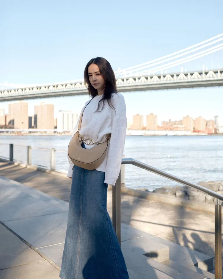 蔡依林近來時常在IG分享穿戴VALENTINO的美照。翻攝jolin_cai IG