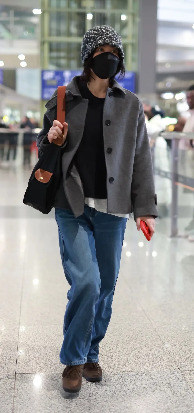 王菲造型簡約卻不容小覷。翻攝胸口碎六塊大石微博