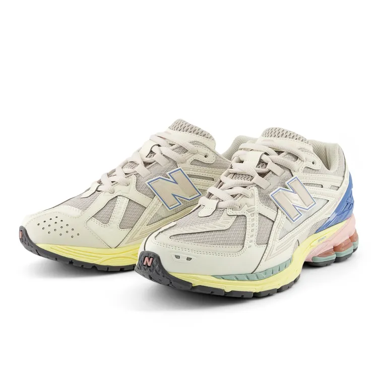 IU所穿的New Balance 1906NC鞋款，4880元。品牌提供