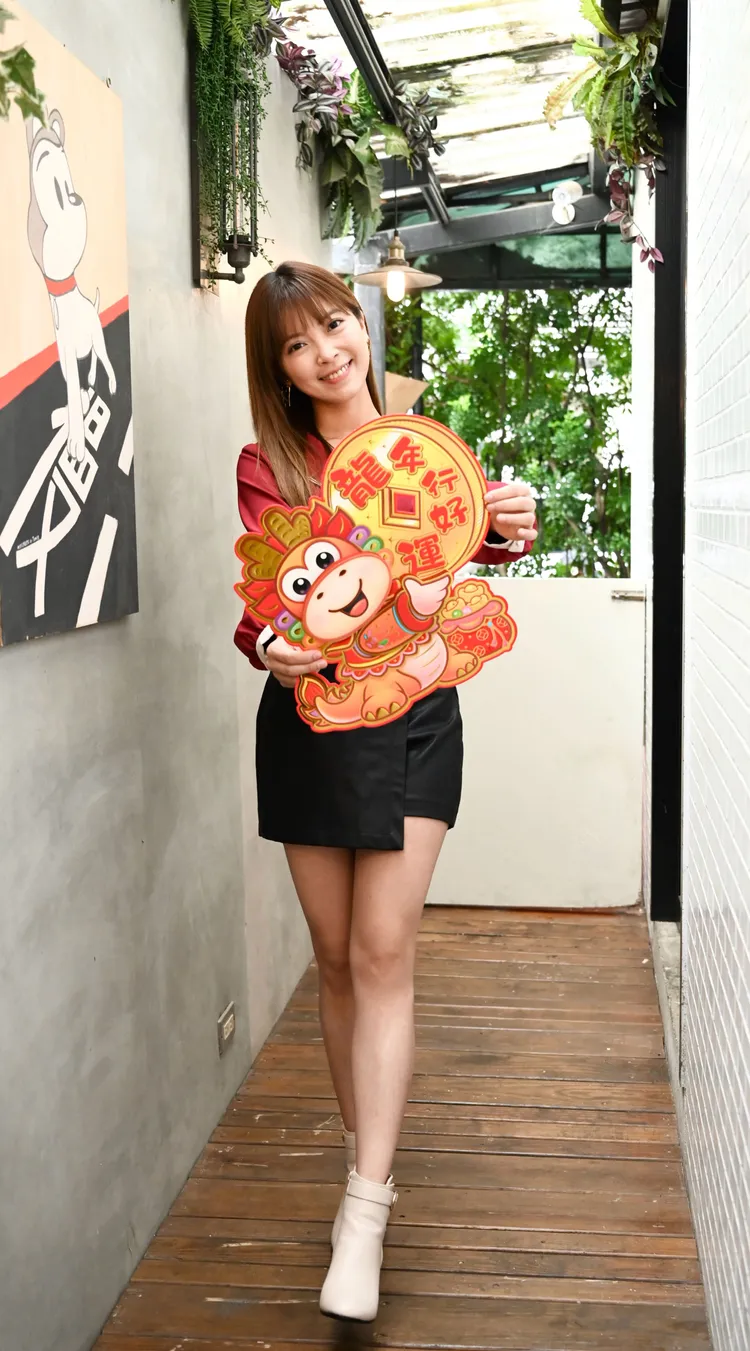 翁鈺鈞喜迎金龍年。三立藝能提供