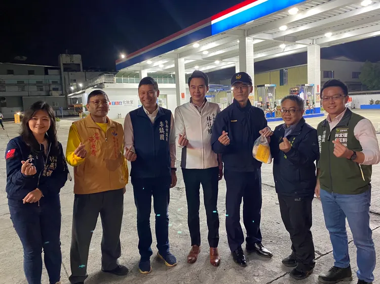 環保局結合警察局、監理站等單位在永康區中正南路展開聯合稽查。環保局提供