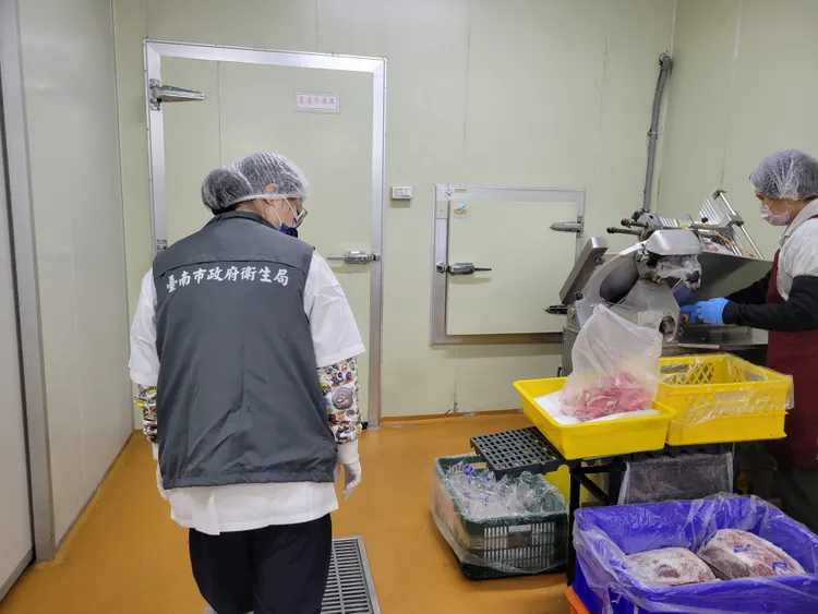 衛生局派員稽查肉品製造業者，全數合格。衛生局提供
