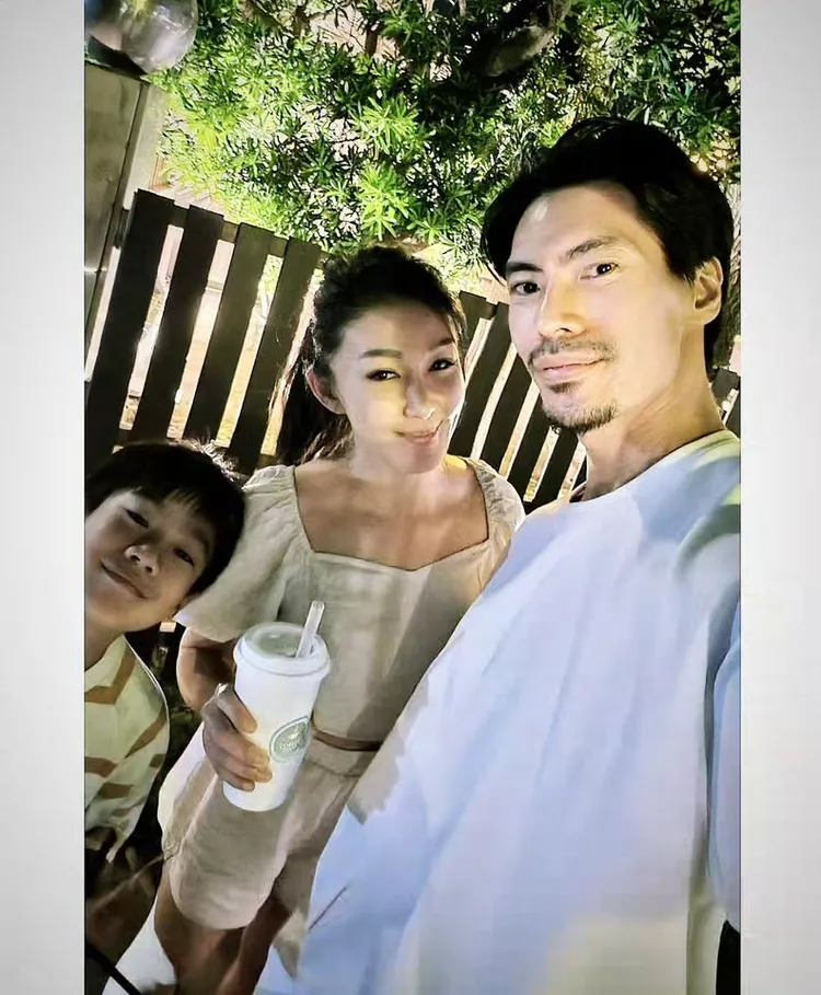 前夫筋肉爸爸貼全家福反應曝光。翻攝筋肉爸爸臉書