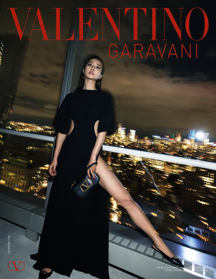 蔡依林演繹VALENTINO 2024春夏L'École系列全球廣告大片。品牌提供