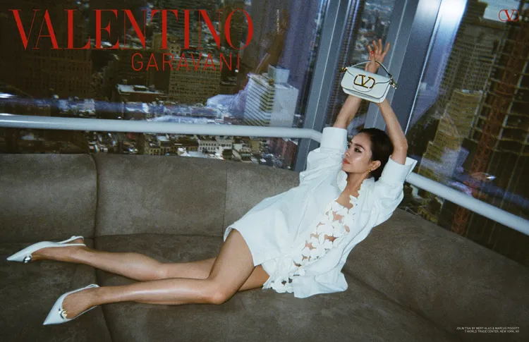 蔡依林演繹VALENTINO 2024春夏L'École系列全球廣告大片。品牌提供