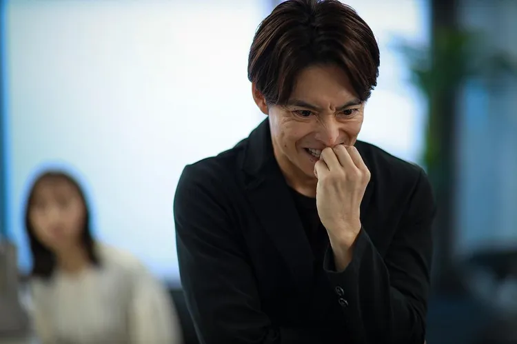 小池徹平誇張演出顛覆觀眾印象。翻攝rikonshinaiex IG