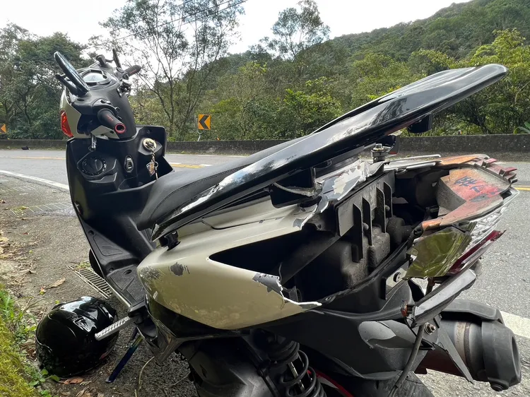 機車車體損壞嚴重。翻攝畫面