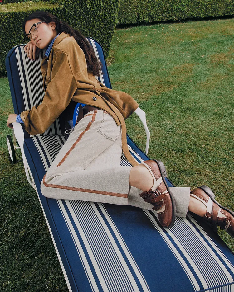 Church's x Miu Miu第二波聯名形象廣告。品牌提供