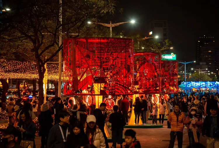 「藝隅」以插畫藝術結合金屬雷雕工藝創作，刻劃出西門町流行音樂場域的面貌。北市觀傳局提供