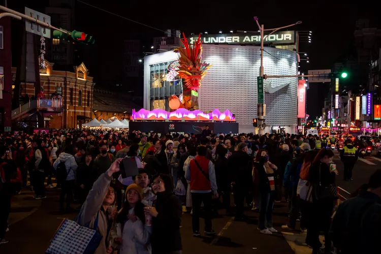 每晚6時起每半小時登場的「城現光龍」主燈秀是不容錯過的燈節亮點。北市觀傳局提供