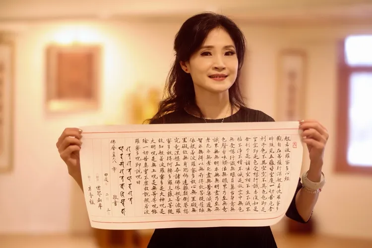 方季惟抄心經。尚時代文創娛樂提供