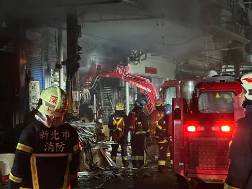 深坑大火飄惡臭「雙北市府慢半拍」　綠委開酸：蔣萬安連市議員都不如