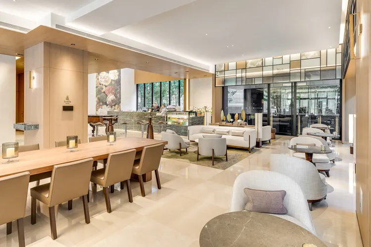 La Salle森酒吧提供輕鬆休閒的用餐體驗。業者提供