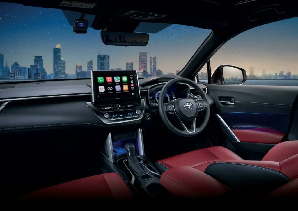 泰規Toyota Corolla Cross小改款高階車型,在中央影音螢幕部分升級為10.1吋規格,並支援無線 Apple CarPlay 和 Android Auto。原廠照片